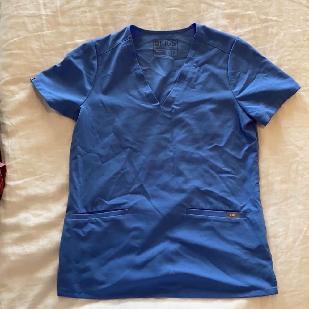 Two pocket scrub top Figs